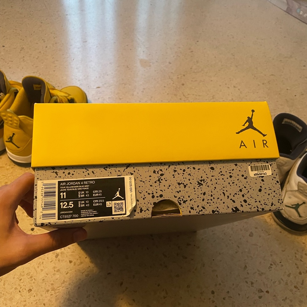 Jordan 4 Lightning - Picture 3 of 4